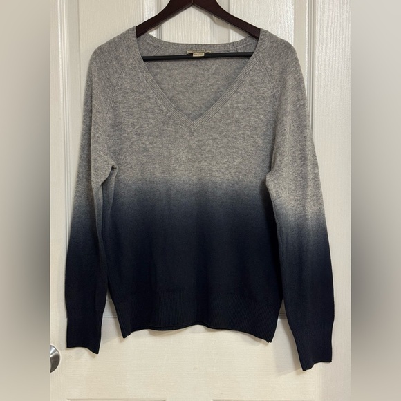 Amicale 100% Cashmere Sweater Ombre Gradient Gray Black V-Neck Size L - Picture 2 of 6